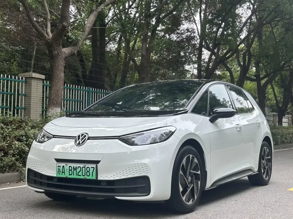 Volkswagen ID.3 Volkswagen ID.3 2025 Smart Pure Smart Edition 2024 — photo 1, buy with delivery to Moscow