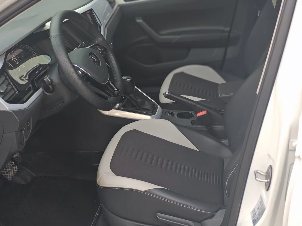 Volkswagen Polo Polo 2021 Plus 1.5L Automatic Colorful Technology Edition 2022 — thumbnail 5