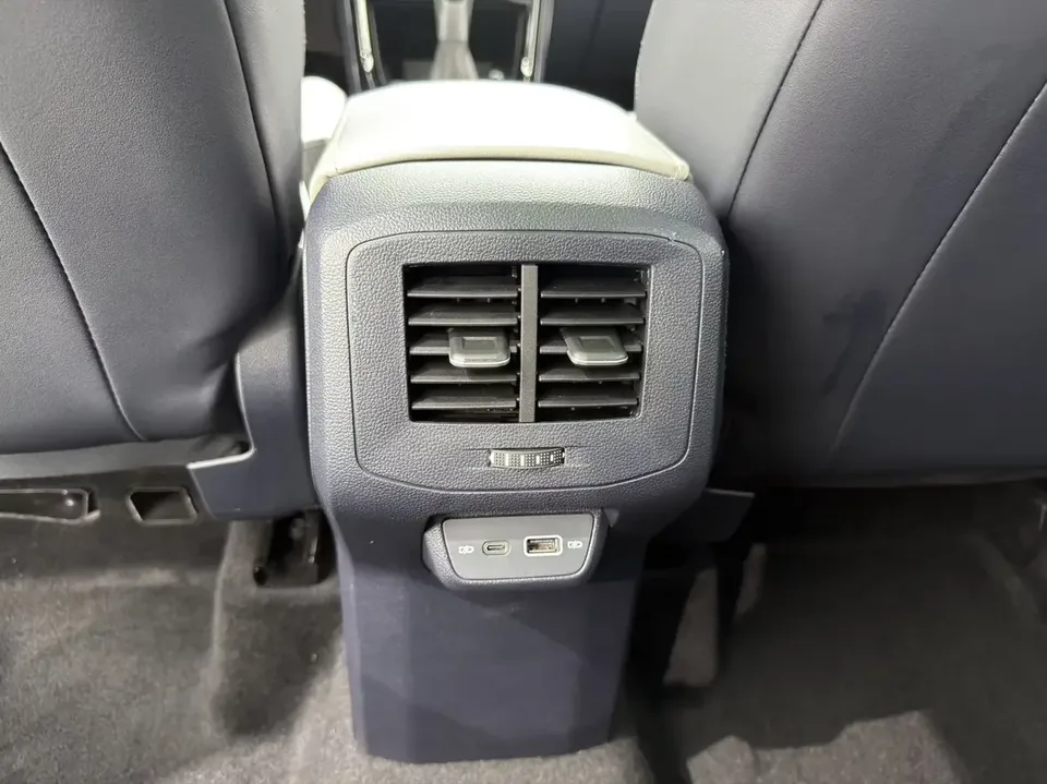 Volkswagen Tharu tuyue 2025 New 1.5L Sharp Edition 2024 — thumbnail 3