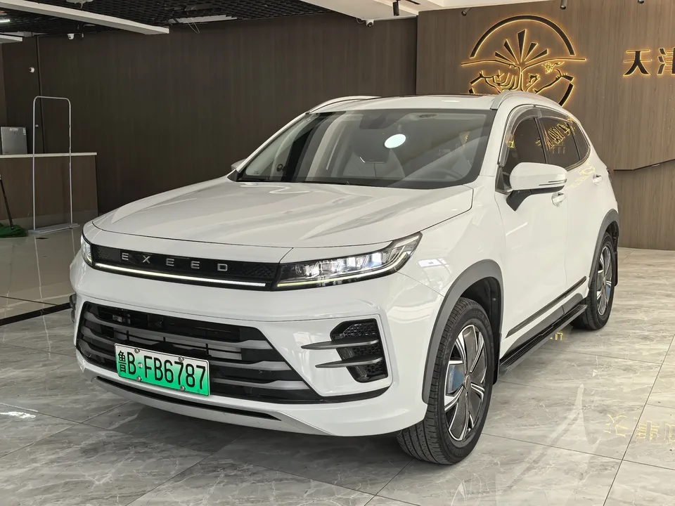 Exeed Xingtu Zhuifeng C-DM Xingtu Zhuifeng C-DM 2023 1.5TCI-DHT 105KM Royal Wind Edition 2023 — photo 1, buy with delivery to Moscow