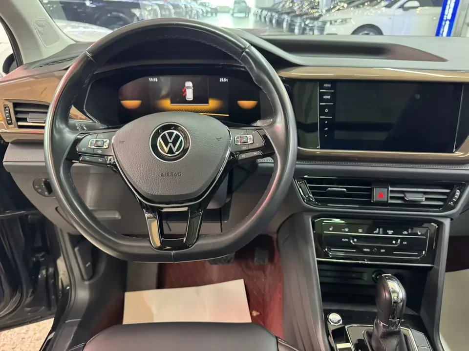 Volkswagen Tharu tuyue 2022 280TSI 2WD Deluxe Edition 2022 — thumbnail 3