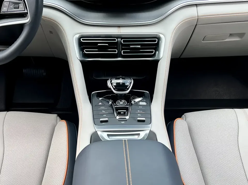 BYD Song PLUS DM Song PLUS DM 2021 DM-i 51KM 2WD Premium Edition 2022 — thumbnail 3
