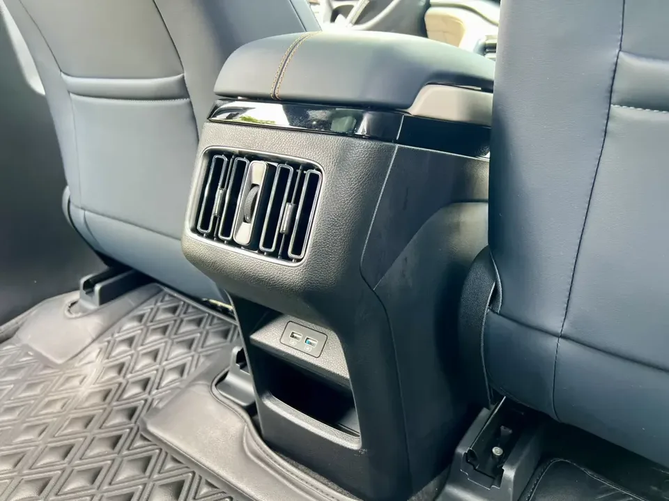 BYD Song PLUS DM Song PLUS DM 2021 DM-i 51KM 2WD Premium Edition 2022 — thumbnail 4