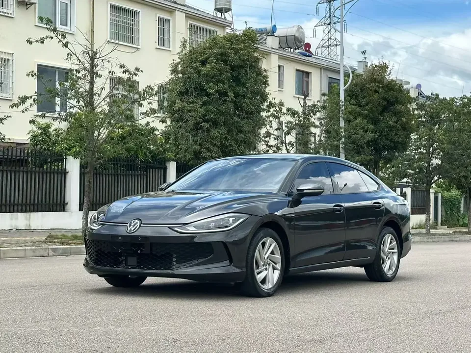 Volkswagen Lamando Lingdu 2023 Lingdu L 280TSI DSG Hot Edition 2023 — photo 1, buy with delivery to Moscow