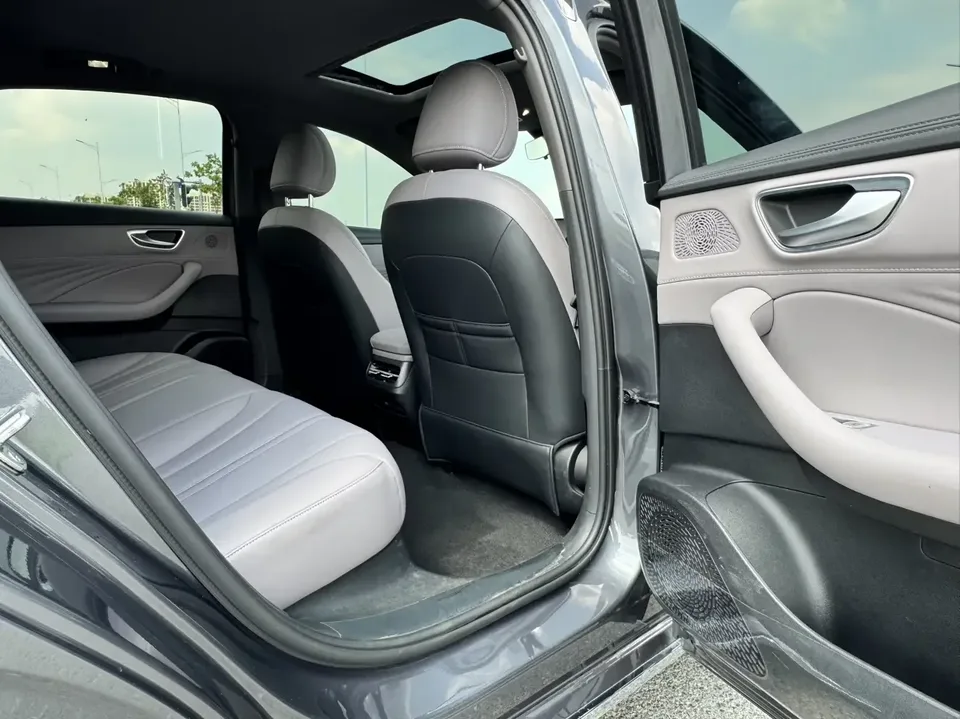 Roewe M7 DMH Roewe M7 DMH 2025 160km Premium Edition 2025 — thumbnail 4