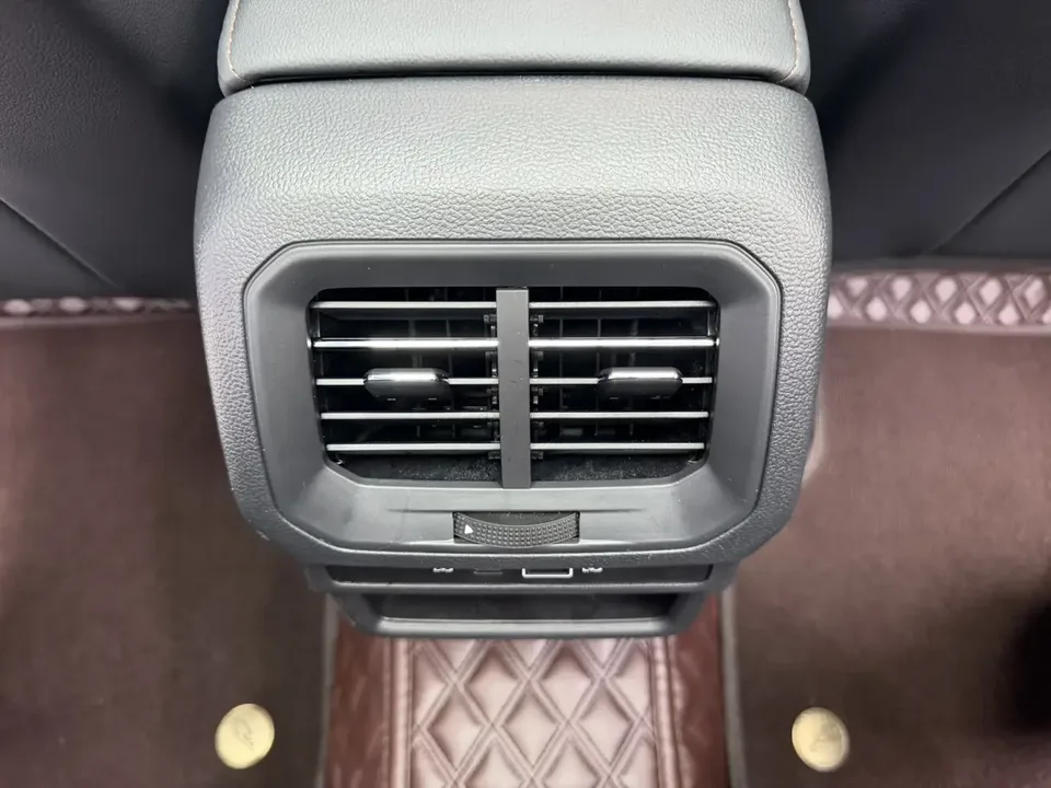 Volkswagen Tharu tuyue 2022 280TSI 2WD Deluxe Edition 2022 — thumbnail 3