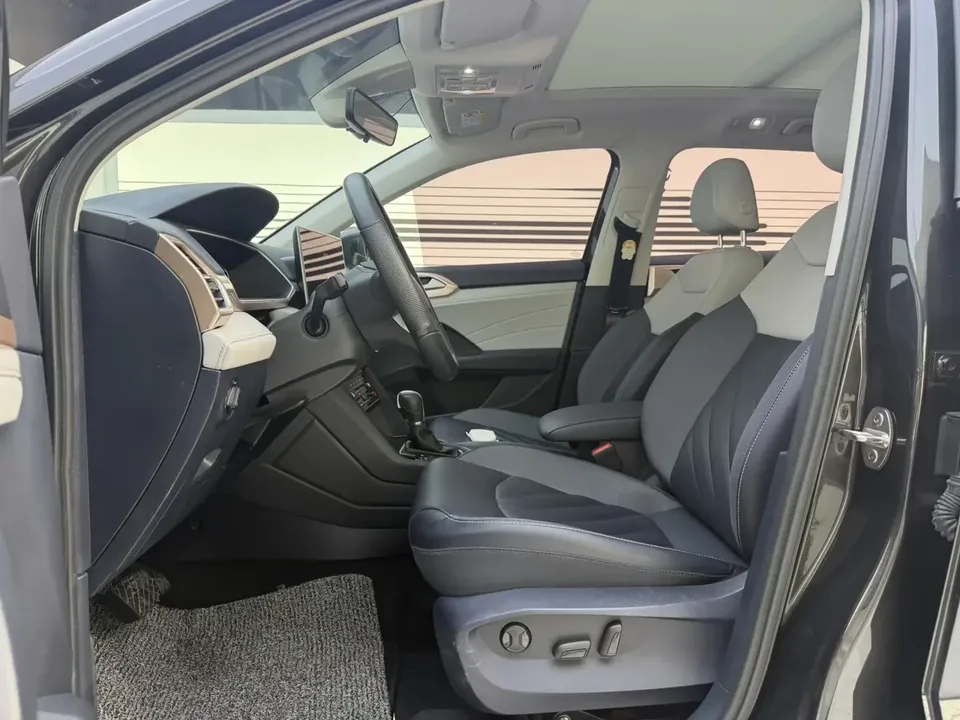 Volkswagen Tharu tuyue 2023 300TSI 2WD Full Moon Edition 2024 — thumbnail 3