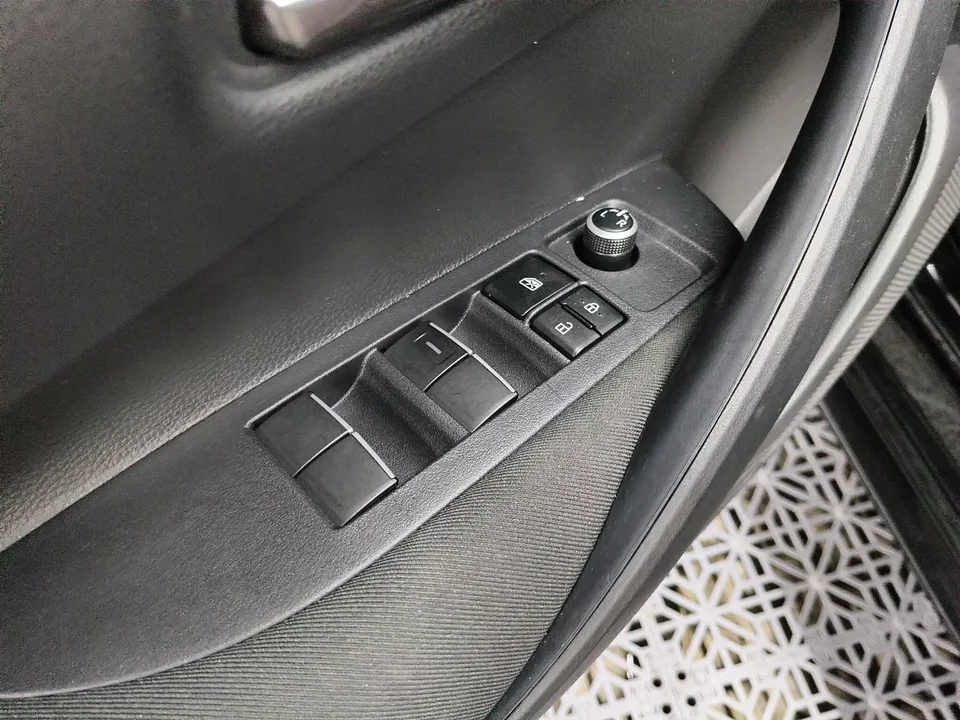 Toyota Levin Lei Ling 2024 Hybrid 1.8L Knight Edition 2024 — thumbnail 4