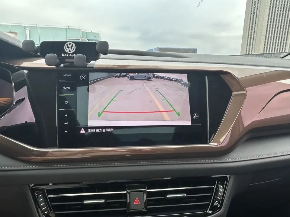Volkswagen Tharu tuyue 2022 280TSI 2WD Deluxe Edition 2023 — thumbnail 3
