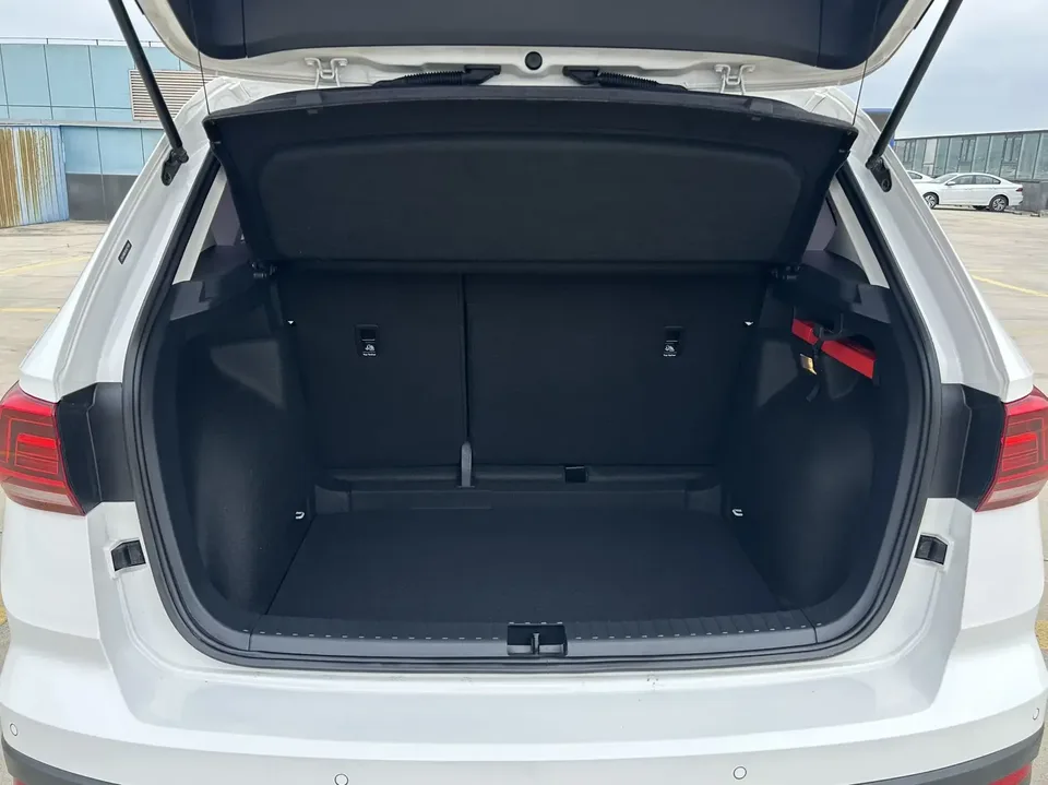 Volkswagen Tharu tuyue 2022 280TSI 2WD Deluxe Edition 2023 — thumbnail 5