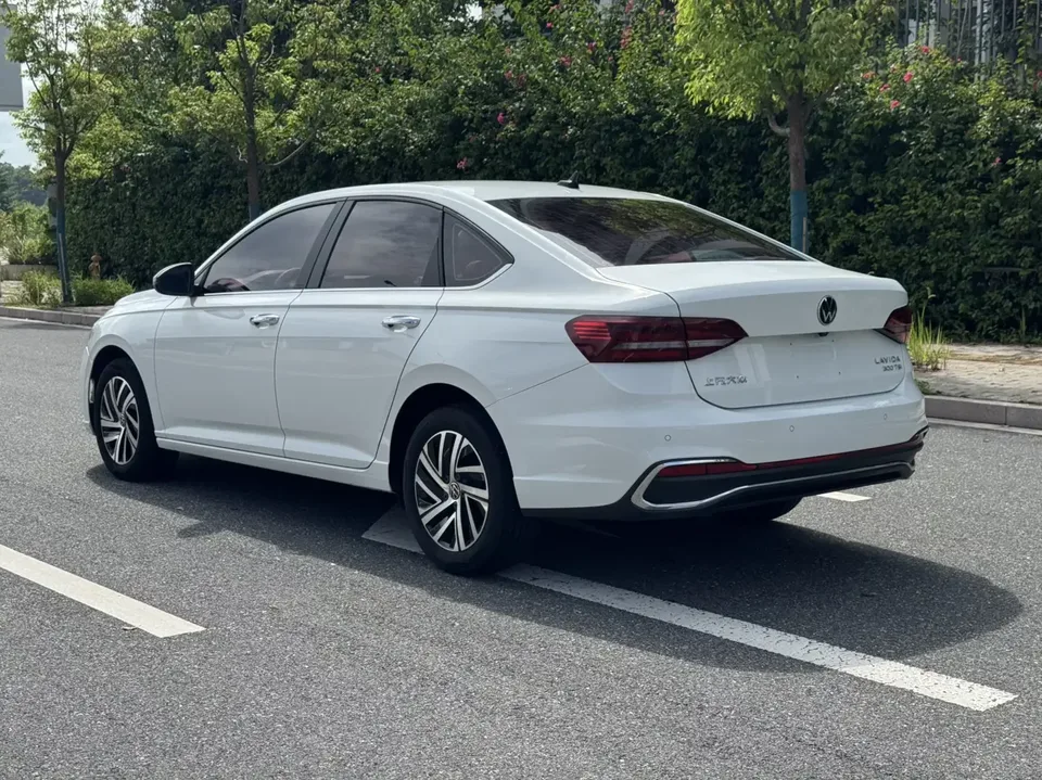 Volkswagen Lavida Lavida 2023 300TSI DSG Full Elegance Edition 2024 — thumbnail 2
