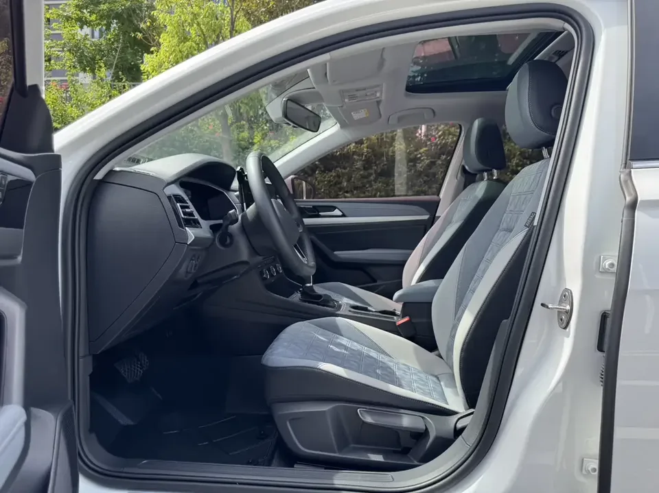 Volkswagen Lavida Lavida 2023 300TSI DSG Full Elegance Edition 2024 — thumbnail 3
