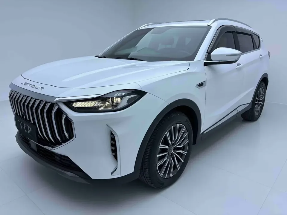 Jetour Jietu X70 PLUS Jietu X70 PLUS 2023 1.5T DCT Brave PLUS 7-seater 2023 — photo 1, buy with delivery to Moscow