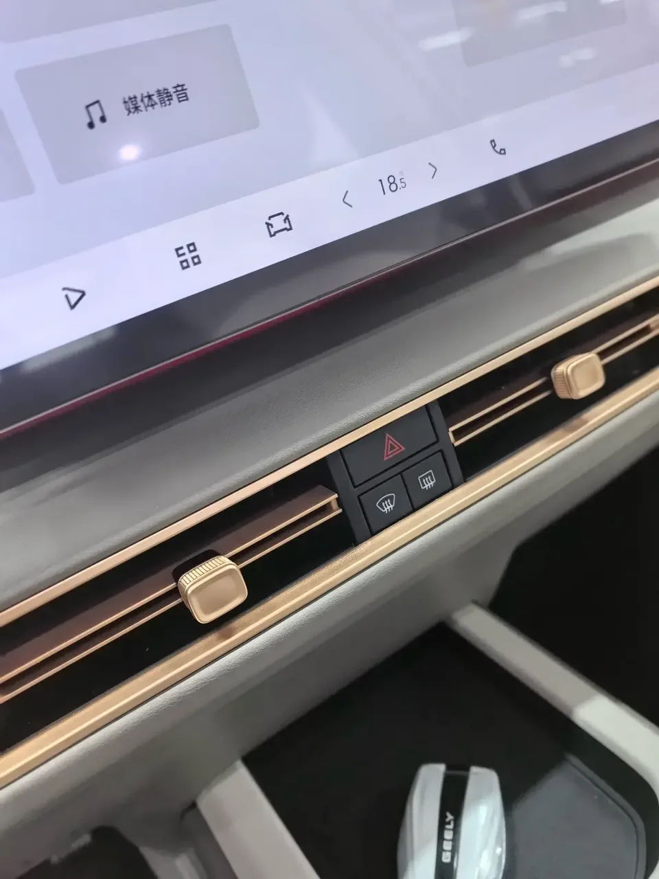Geely ICON Geely ICON 2026 1.5TD Chocolate Edition 2025 — thumbnail 5