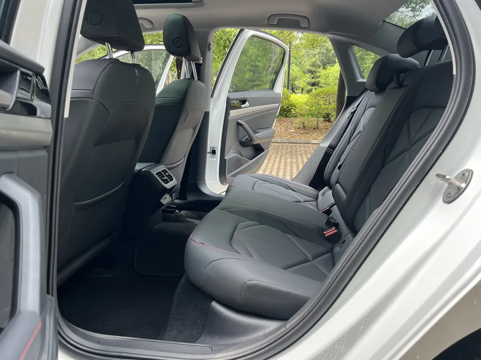 Volkswagen Lavida Lavida 2024 300TSI DSG Starry Sky Leading Edition 2025 — thumbnail 5