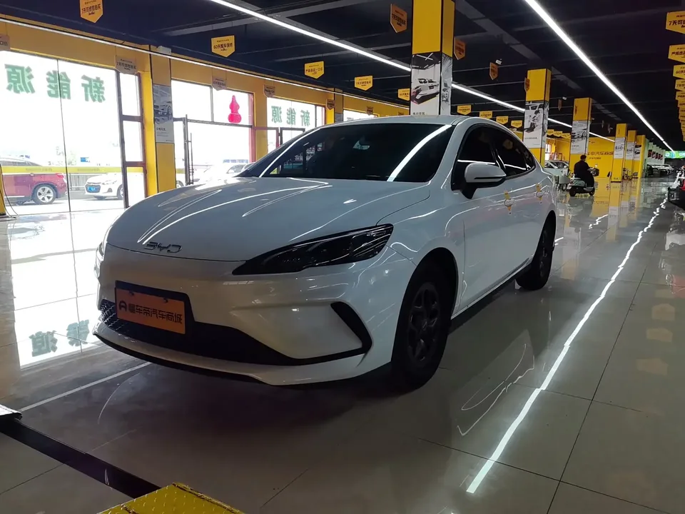 BYD Seal 05DM Seal 05DM 2025 DM-i 55KM Deluxe Smart Driving Edition 2026 — photo 1, buy with delivery to Moscow