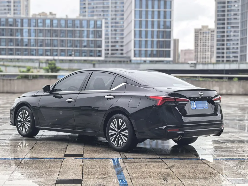 Nissan Altima Sound of nature 2022 2.0L XL-TLS Enjoy Edition 2024 — thumbnail 4