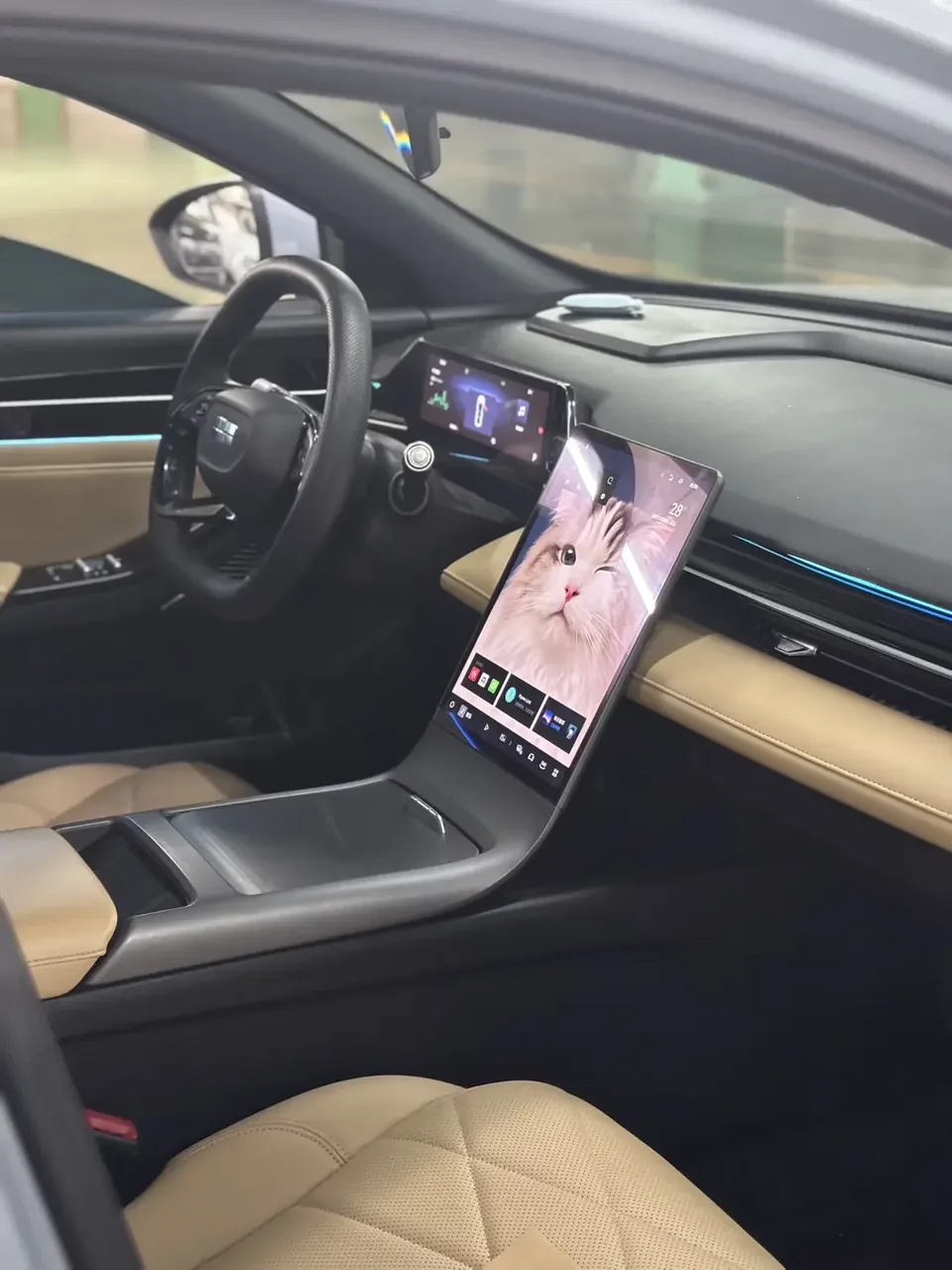 Geely Galaxy L6 Galaxy L6 2024 Longteng version 1.5T DHT 125km PLUS 2024 — thumbnail 3