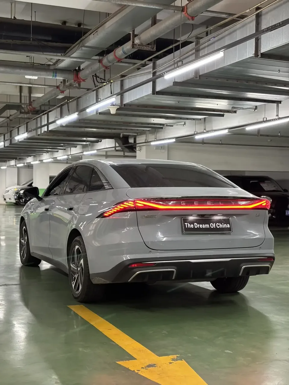 Geely Galaxy L6 Galaxy L6 2024 Longteng version 1.5T DHT 125km PLUS 2024 — thumbnail 4