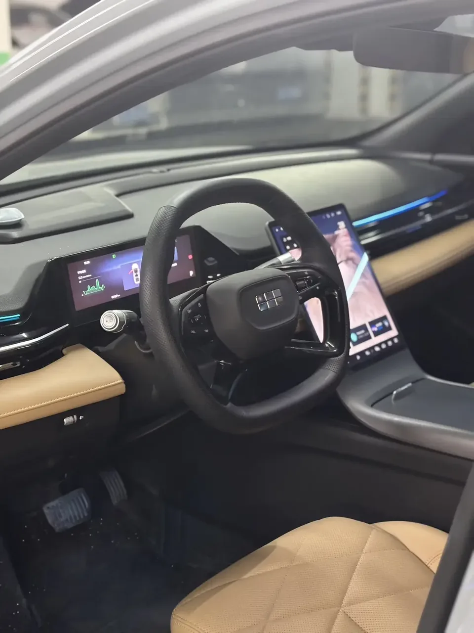 Geely Galaxy L6 Galaxy L6 2024 Longteng version 1.5T DHT 125km PLUS 2024 — thumbnail 5