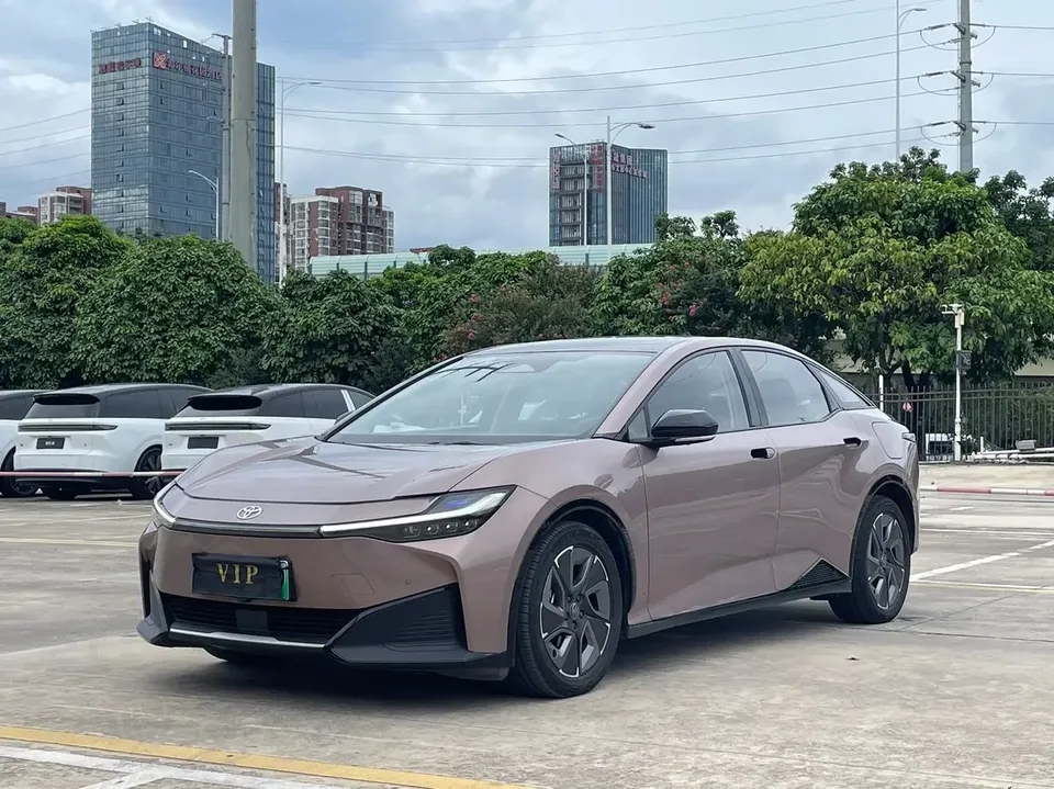 Toyota bZ3 Toyota bZ3 2023 Long battery life Premium 2023 — photo 1, buy with delivery to Moscow