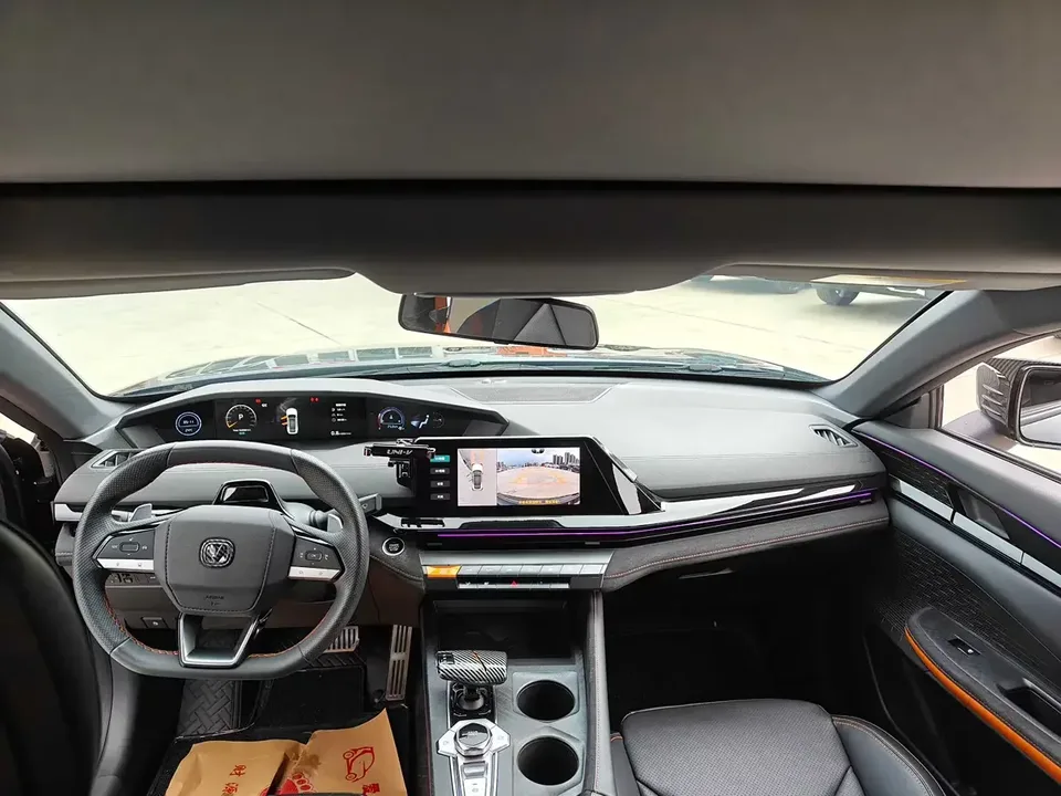 Changan UNI-V Changan UNI-V 2022 1.5T Sports Edition 2023 — thumbnail 3