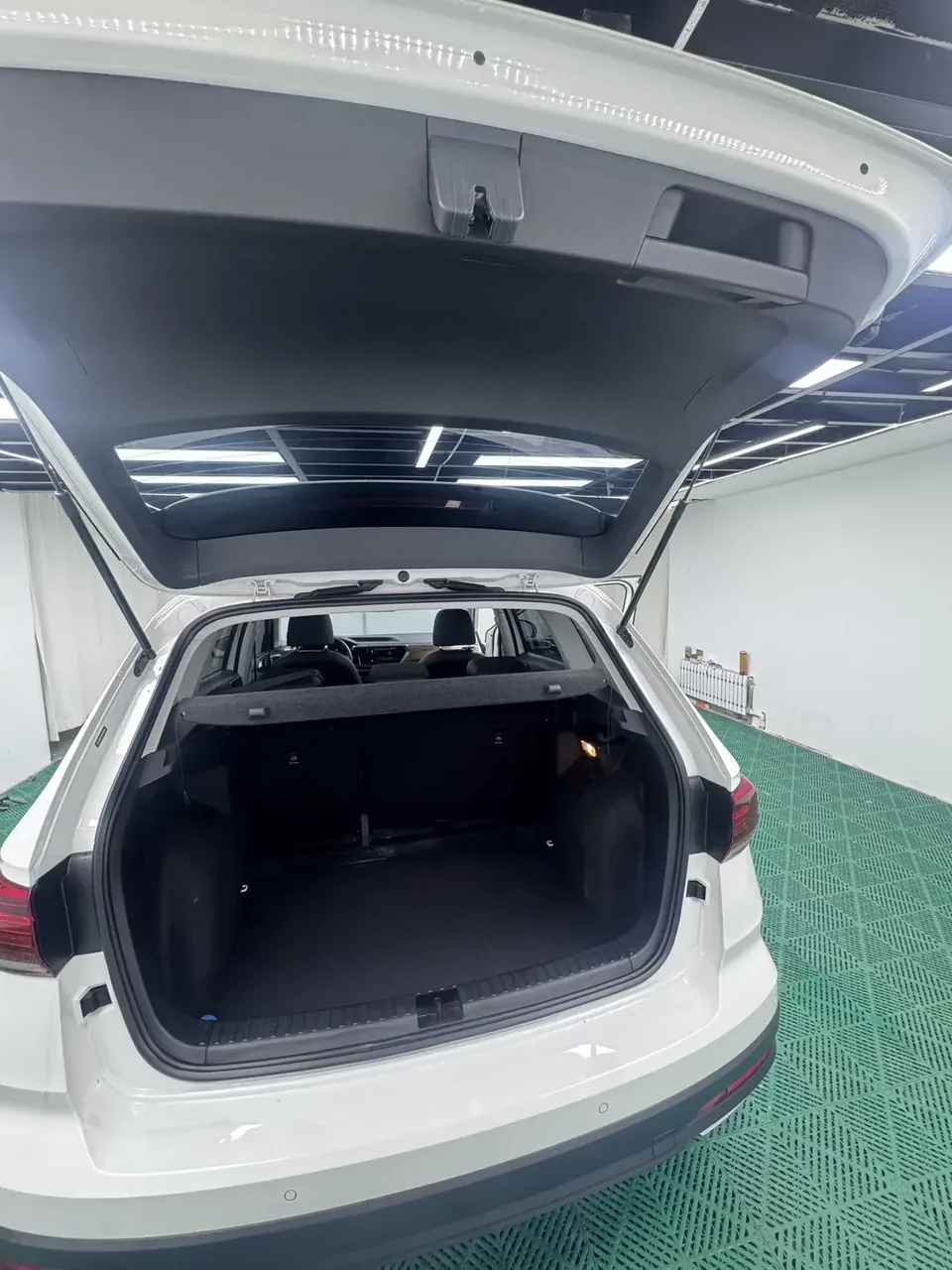 Volkswagen Tharu tuyue 2022 280TSI 2WD Deluxe Edition 2022 — thumbnail 3