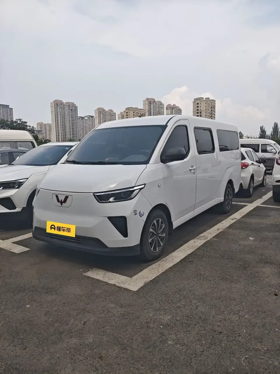 Wuling Yangguang Wuling Yangguang 2024 300km Comfortable Bus Version 75kW 2024 — photo 1, buy with delivery to Moscow