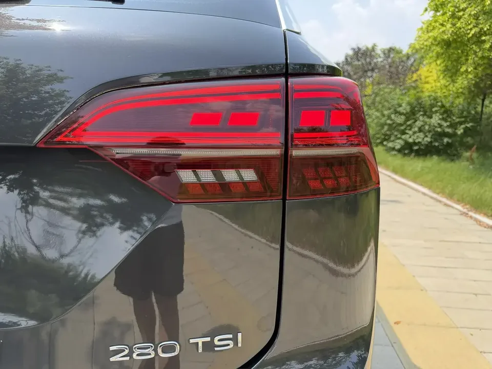 Volkswagen Tayron Tanyue 2022 280TSI 2WD Luxury Smart Edition 2022 — миниатюра 3