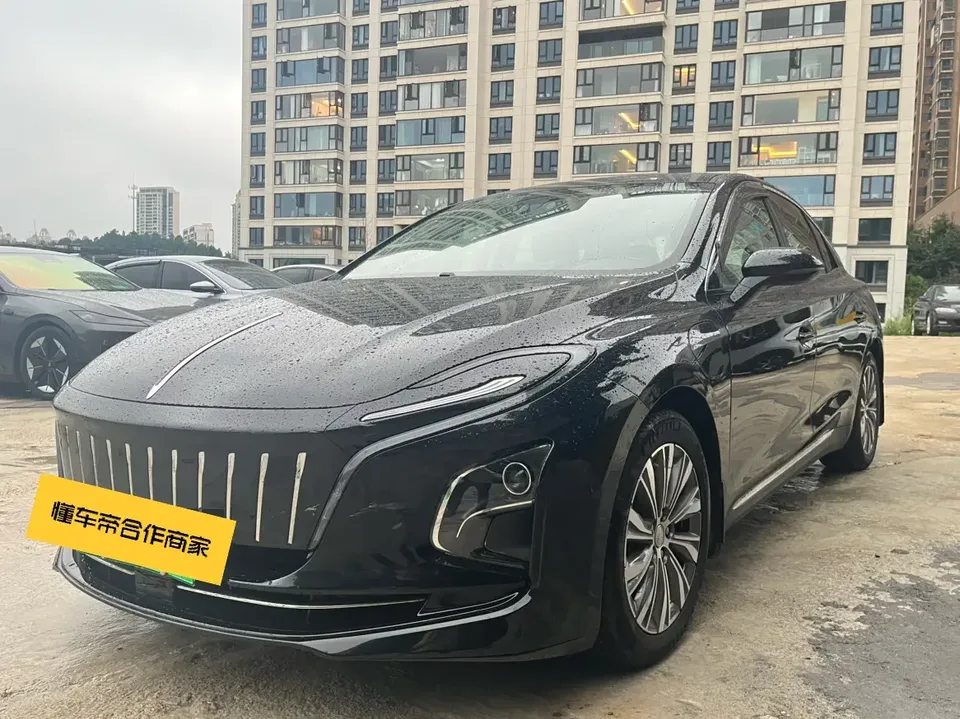 Hongqi E-QM5 Hongqi E-QM5 2023 Modified basic travel version 2023 — photo 1, buy with delivery to Moscow