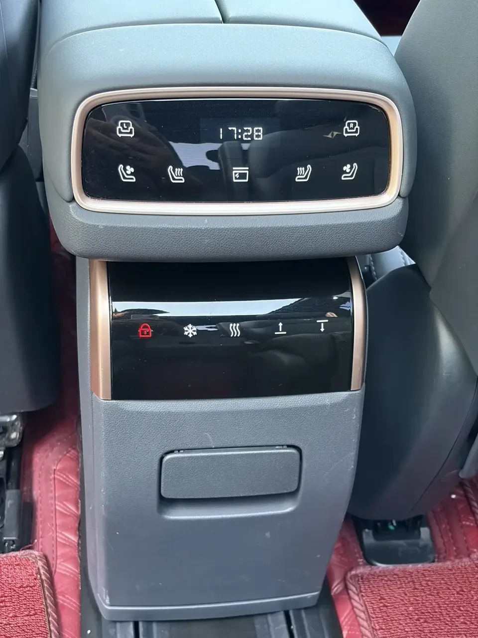 Dongfeng Yipai 008 Yipai 008 2024 210Max Extended Range 6-seater 2025 — thumbnail 3