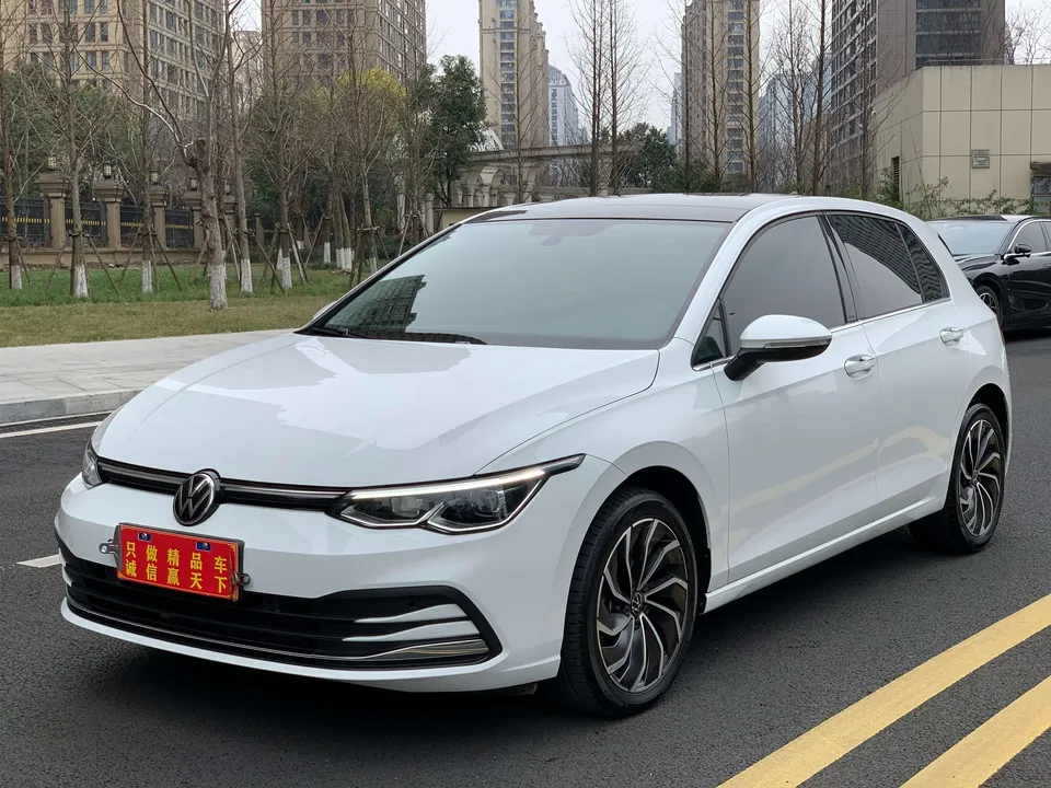 Volkswagen Golf golf 2023 280TSI DSG Pro 2022 — photo 1, buy with delivery to Moscow
