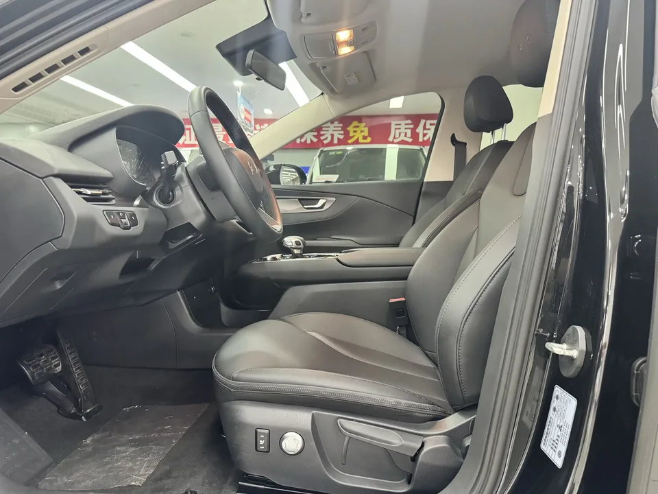 Hongqi E-QM5 Hongqi E-QM5 2023 Modified basic travel version 2023 — миниатюра 4