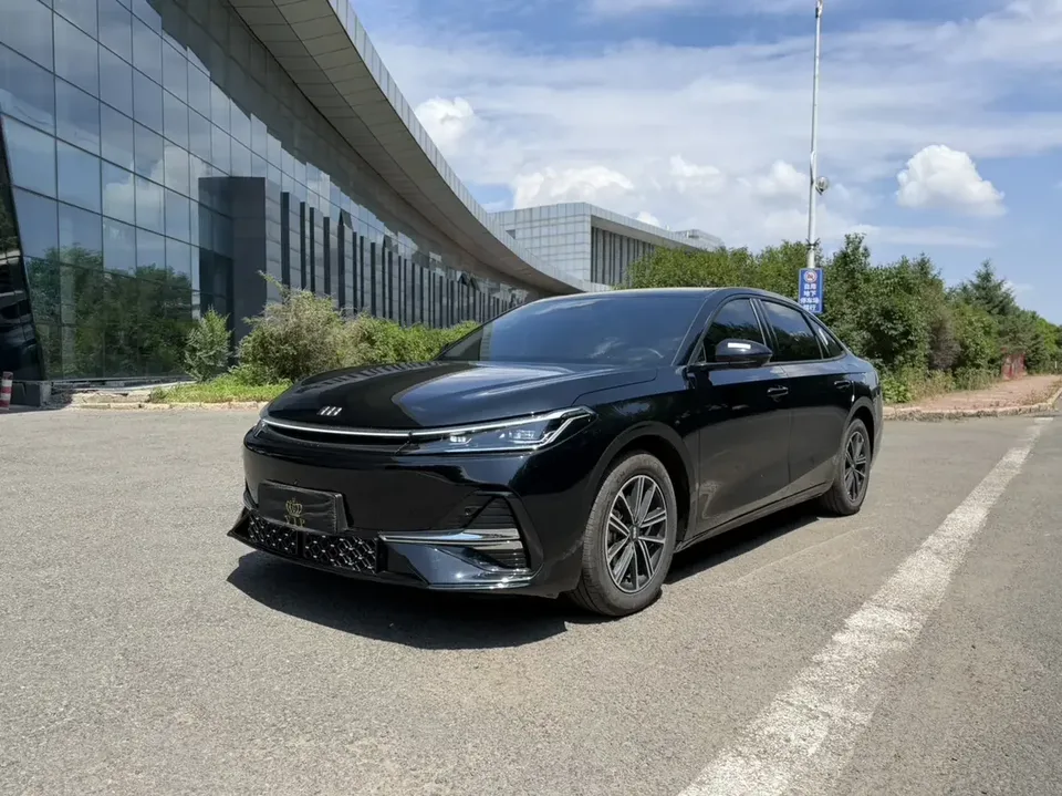 Geely Galaxy A7 EM Galaxy A7 EM 2025 70km Launch Edition 2025 — photo 1, buy with delivery to Moscow