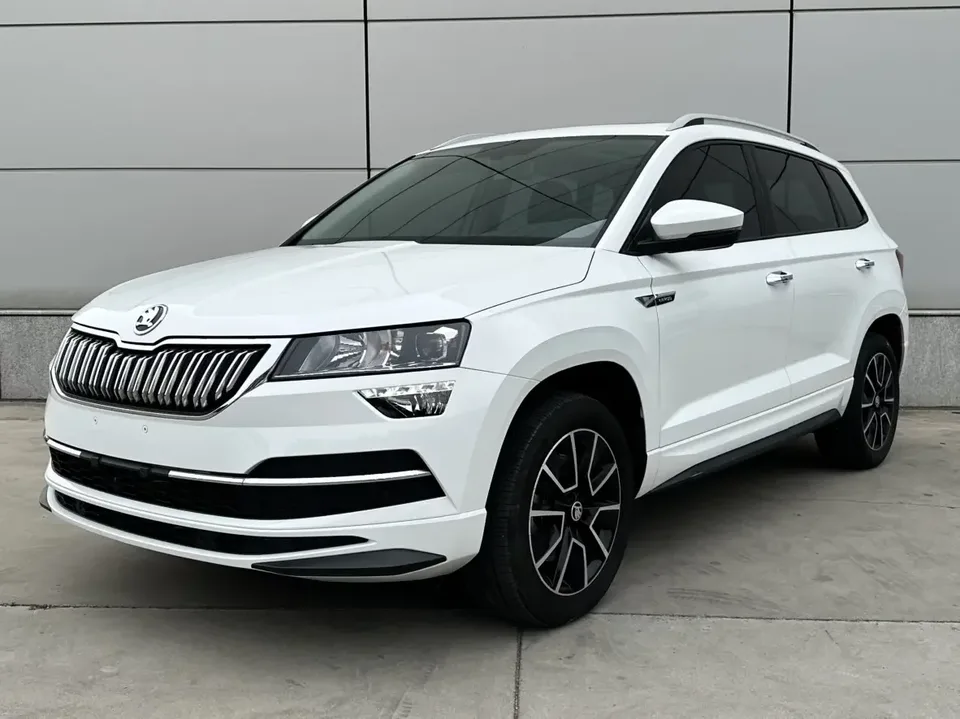 Skoda Karoq Korok 2024 TSI280 Luxury Edition 2024 — photo 1, buy with delivery to Moscow