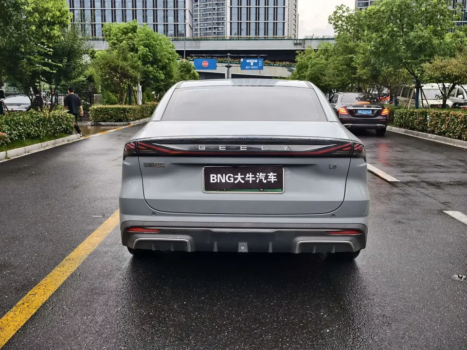 Geely Galaxy L6 Galaxy L6 2024 Longteng version 1.5T DHT 125km PLUS 2024 — thumbnail 2
