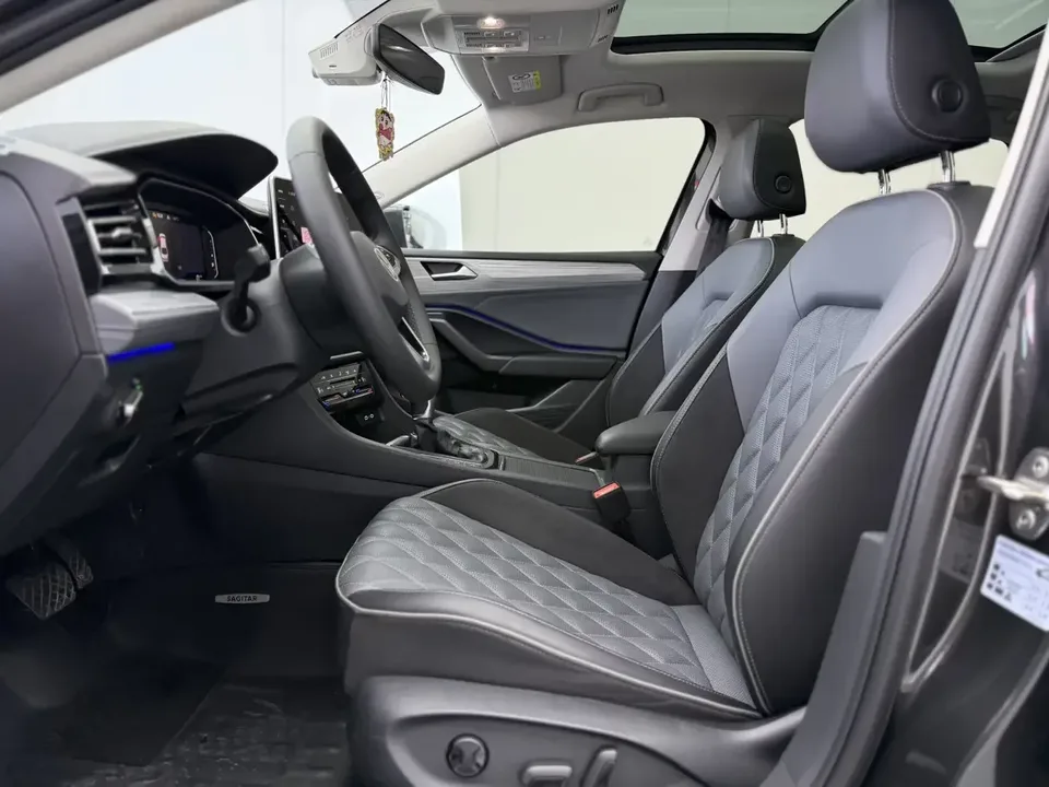 Volkswagen Sagitar Sagitar 2023 300TSI DSG Excellence Edition 2024 — thumbnail 3