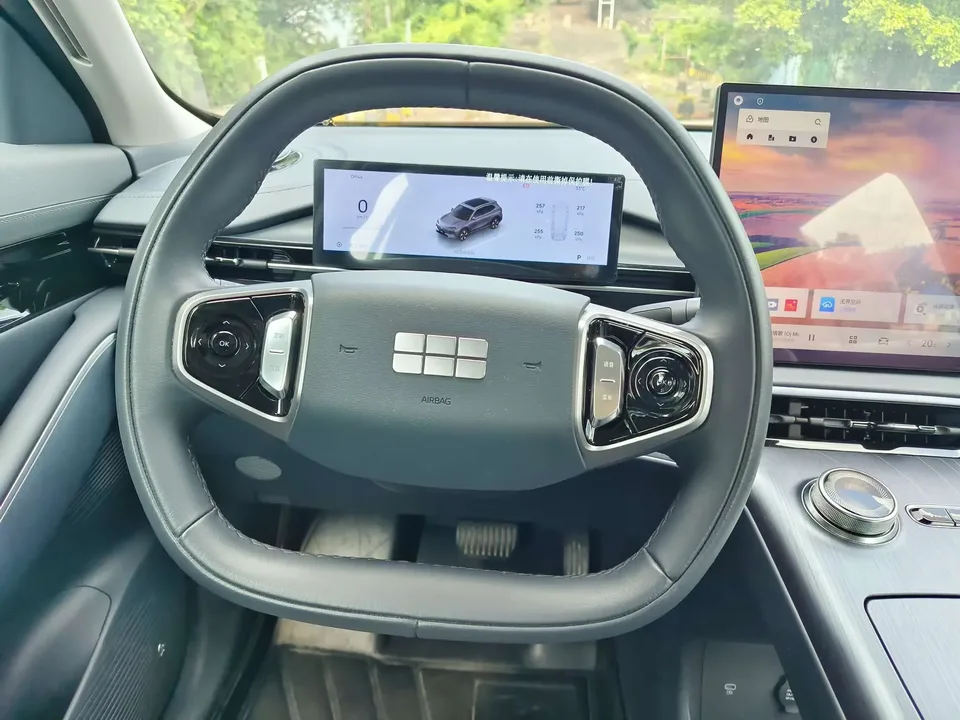 Geely Galaxy E5 Galaxy E5 2024 530km long-distance version 2025 — thumbnail 3