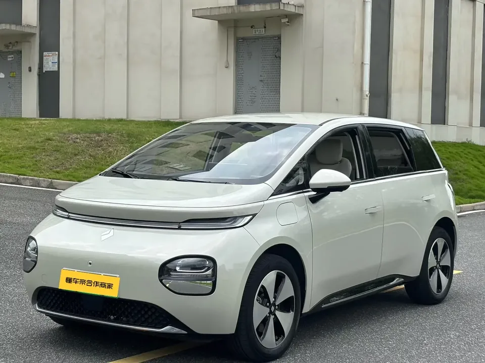 Baojun clouds clouds 2023 460 Pro 2024 — photo 1, buy with delivery to Moscow