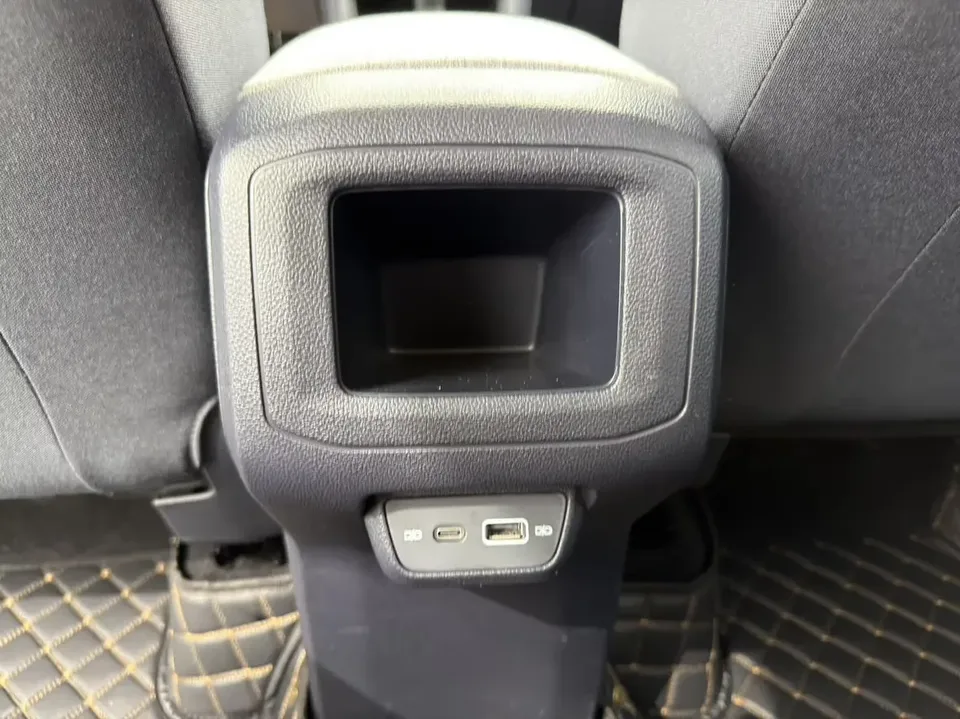 Volkswagen Tharu tuyue 2026 New 1.5L Ruijin Edition 2025 — thumbnail 3