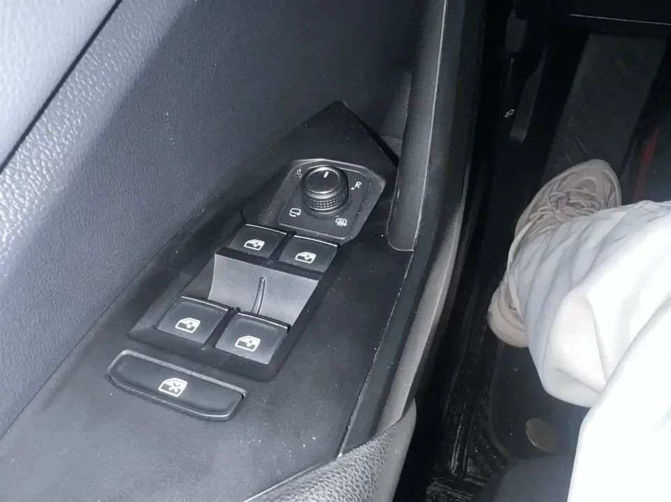 Volkswagen Sagitar Sagitar 2022 280TSI DSG Flying Edition 2022 — thumbnail 4