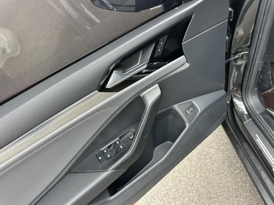 Volkswagen Sagitar Sagitar 2022 280TSI DSG Flying Edition 2022 — thumbnail 5