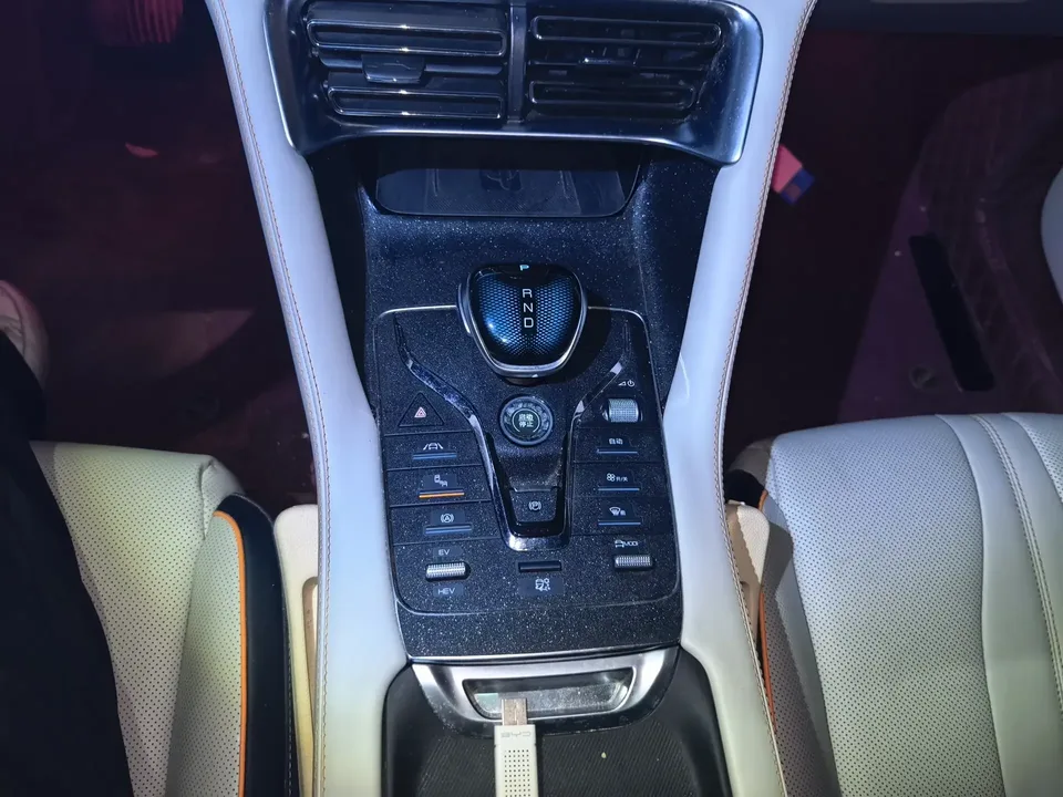 BYD Song PLUS DM Song PLUS DM 2021 DM-i 51KM 2WD Premium Edition 2022 — thumbnail 4