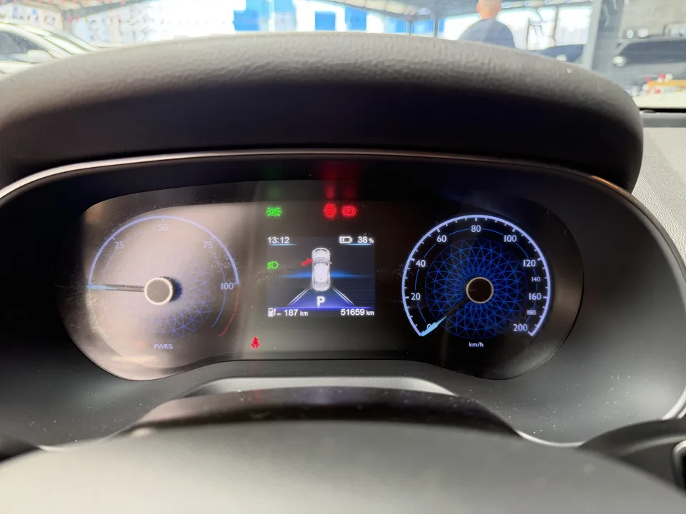Hongqi E-QM5 Hongqi E-QM5 2022 Charging 431km LeXiang Edition 5-seater 2024 — миниатюра 3
