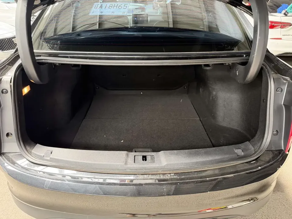 Hongqi E-QM5 Hongqi E-QM5 2022 Charging 431km LeXiang Edition 5-seater 2024 — миниатюра 4