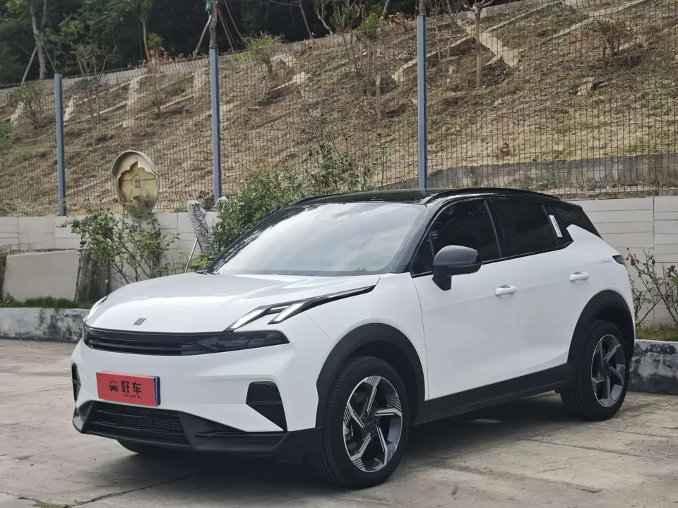Lynk & Co 06 Lynk & Co 06 2025 Renew 1.5T Pro 2025 — photo 1, buy with delivery to Moscow