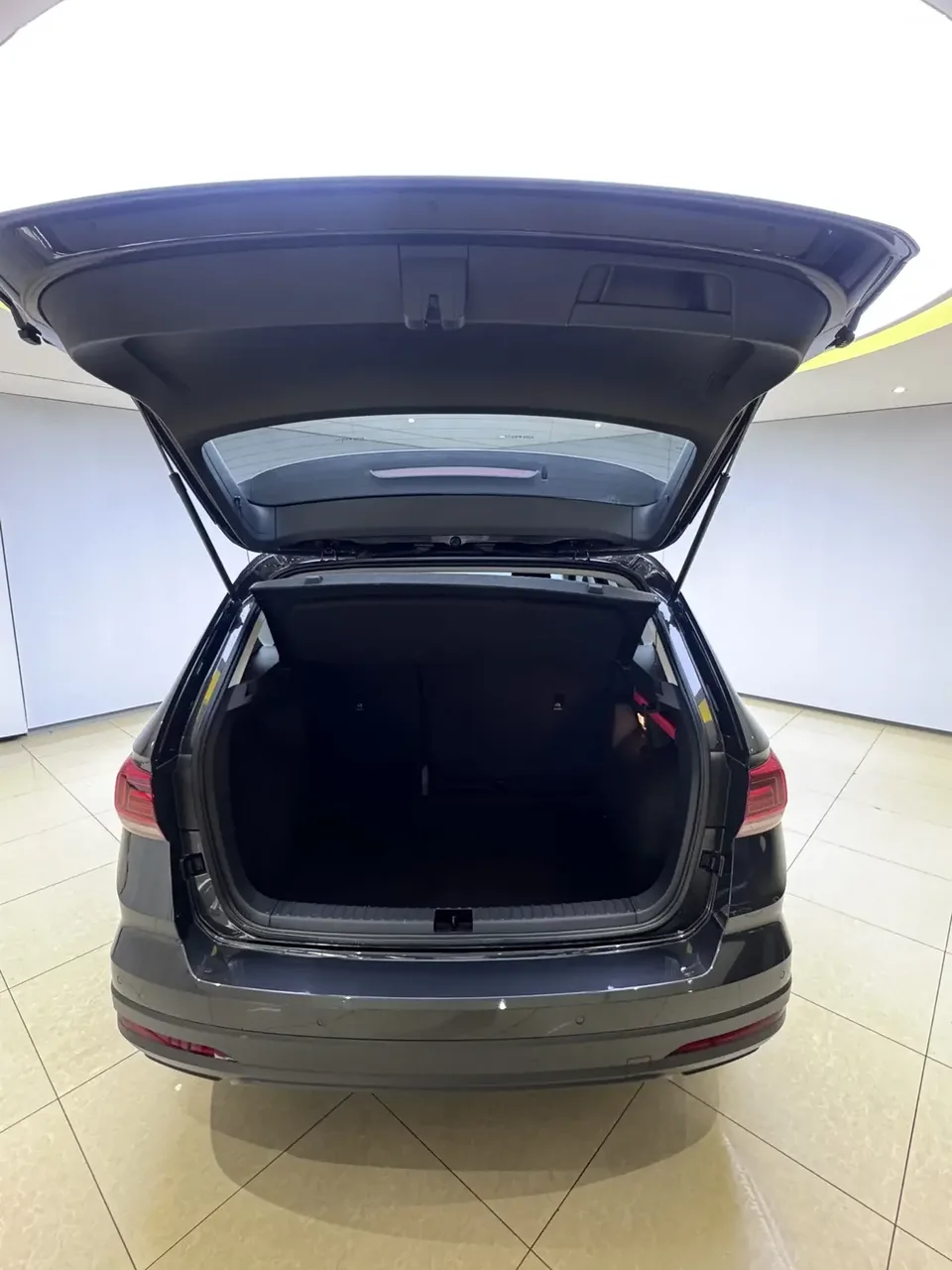 Volkswagen Tharu tuyue 2022 280TSI 2WD Fashion Edition 2022 — thumbnail 3