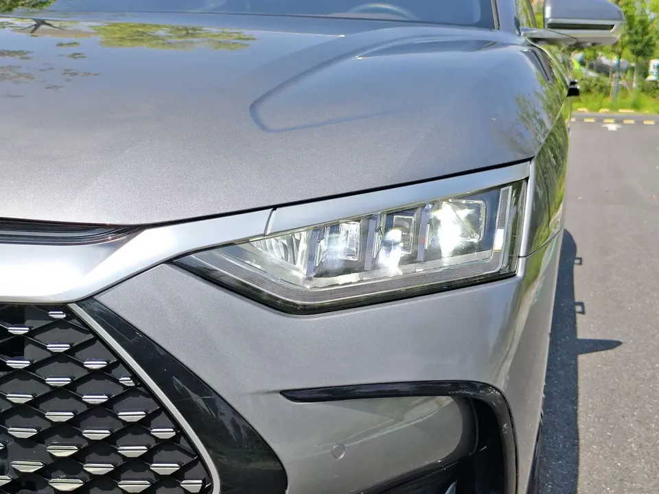 BYD Han DM Chinese DM 2022 DM-i 121KM Premium 2022 — thumbnail 3