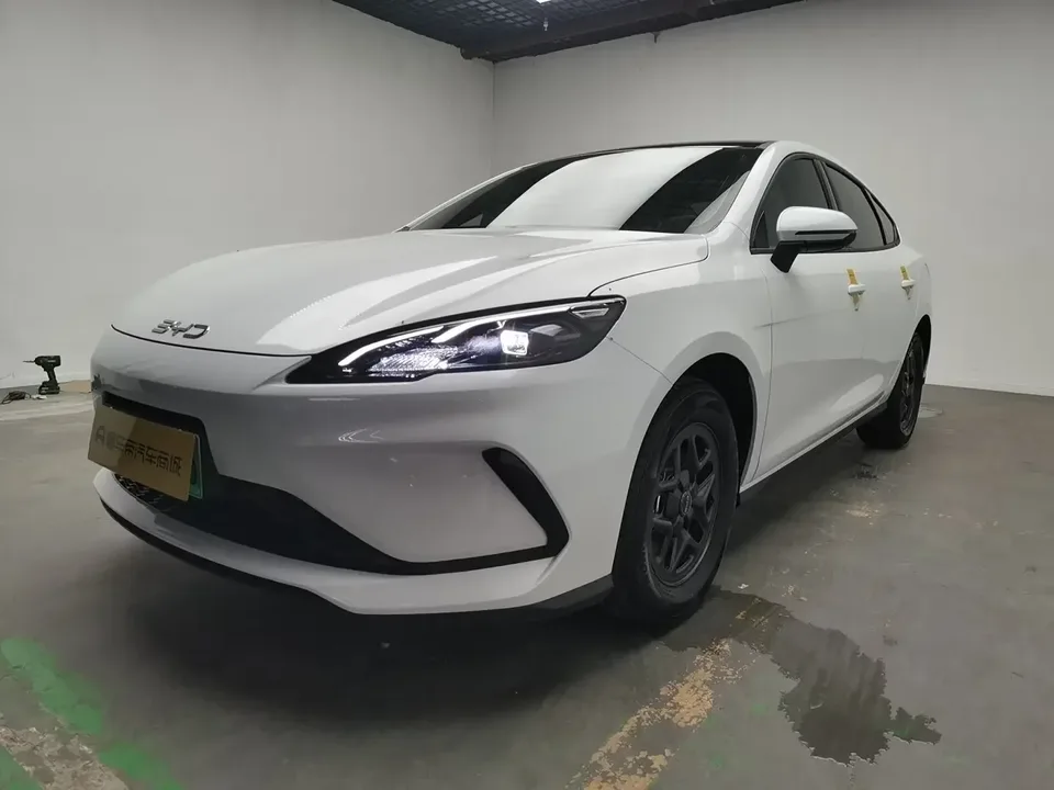 BYD Seal 05DM Seal 05DM 2026 DM-i 128KM Luxury 2026 — photo 1, buy with delivery to Moscow