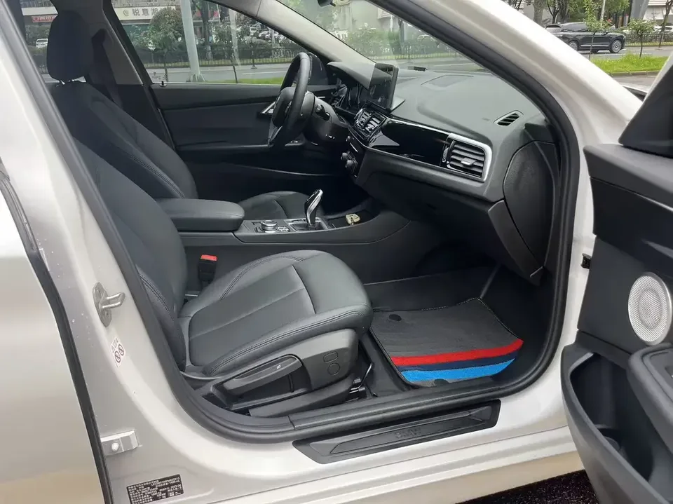 BMW 1 Series BMW 1 Series 2023 120i M Sport 2023 — thumbnail 2